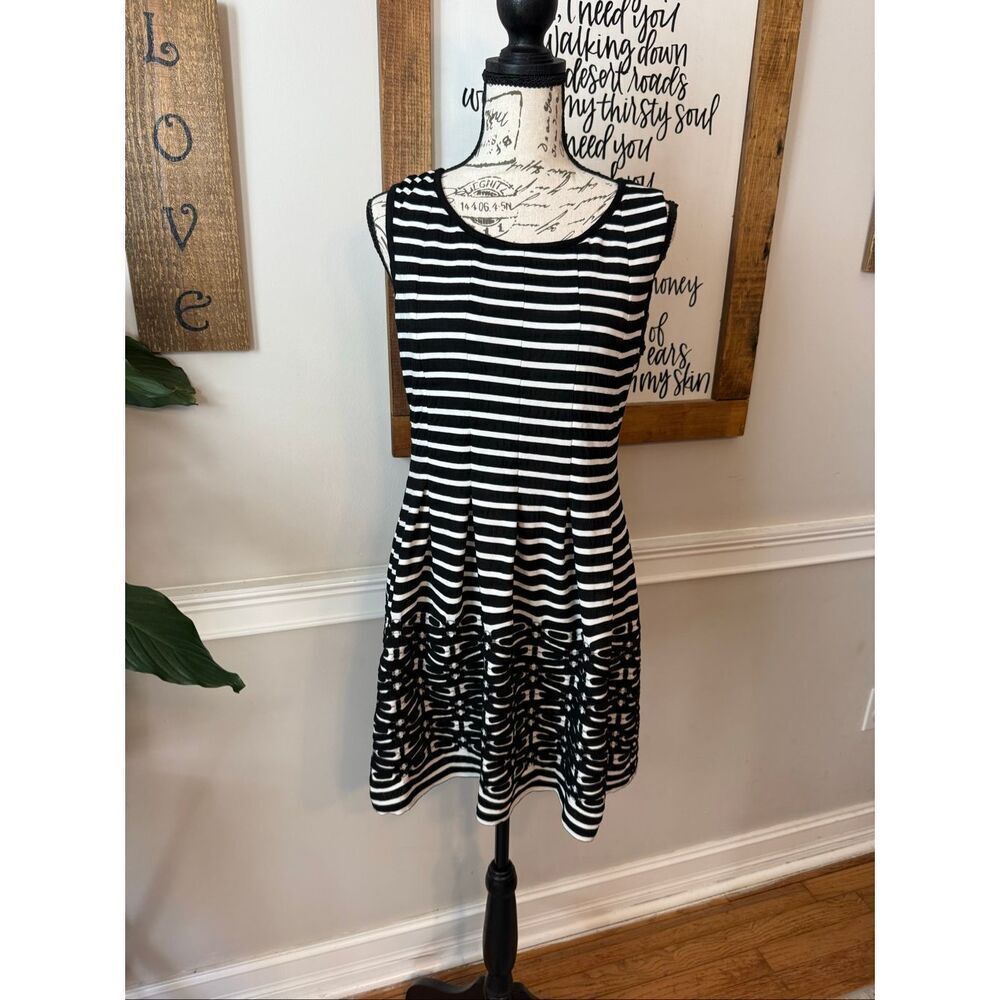 Max Studio Women’s Striped Pleated Sleeveless Mini Dress Black White Size Medium